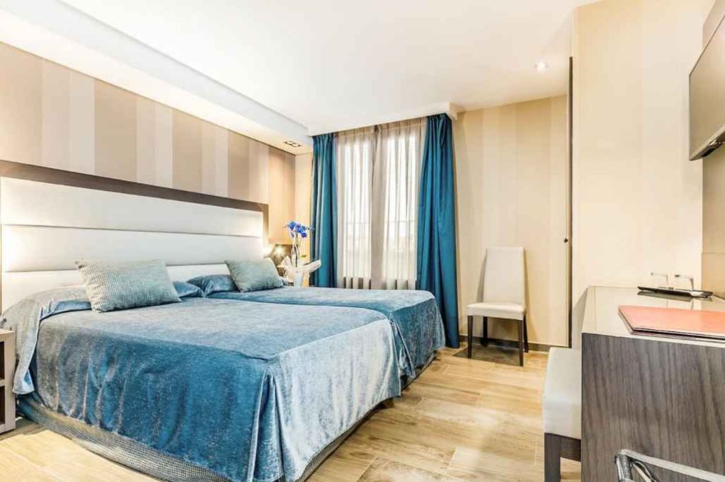 habitación hotel reina cristina teruel