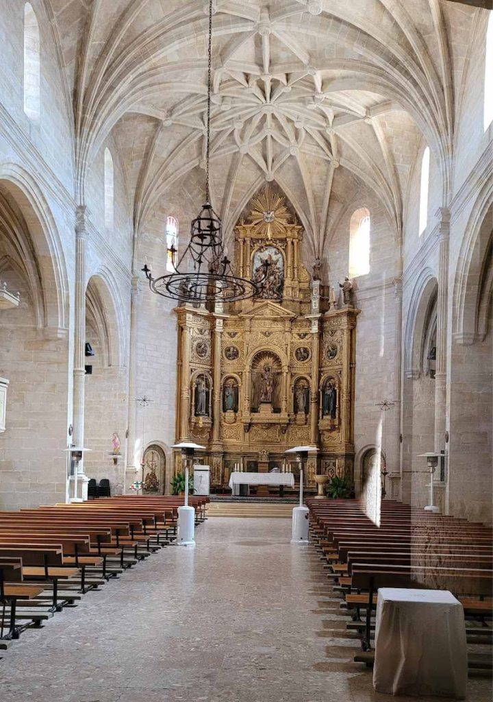 interior iglesia asunción cretas