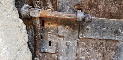 cerrojo puerta cárcel peñarroya de tastavins